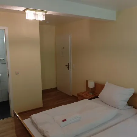 Suiteable Living - Taunus 1.og Altbau *