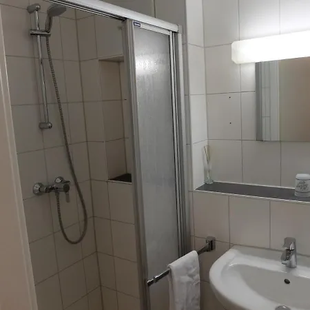 Suiteable Living - Taunus 1.og Altbau Apartman Ober-Mörlen