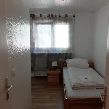 Suiteable Living - Taunus 1.og Altbau Apartman