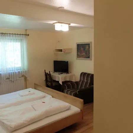 Suiteable Living - Taunus 1.og Altbau Ober-Mörlen