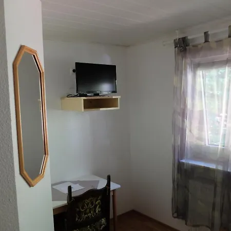 Suiteable Living - Taunus 1.og Altbau Apartman Ober-Mörlen
